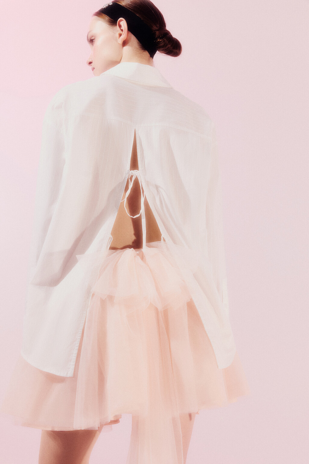 Рубашка с разрезом и завязками на спине - цвет белый - 7