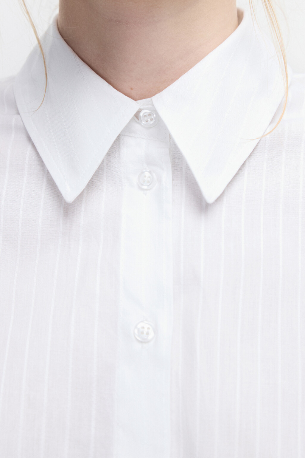 Рубашка с разрезом и завязками на спине - цвет белый - 5