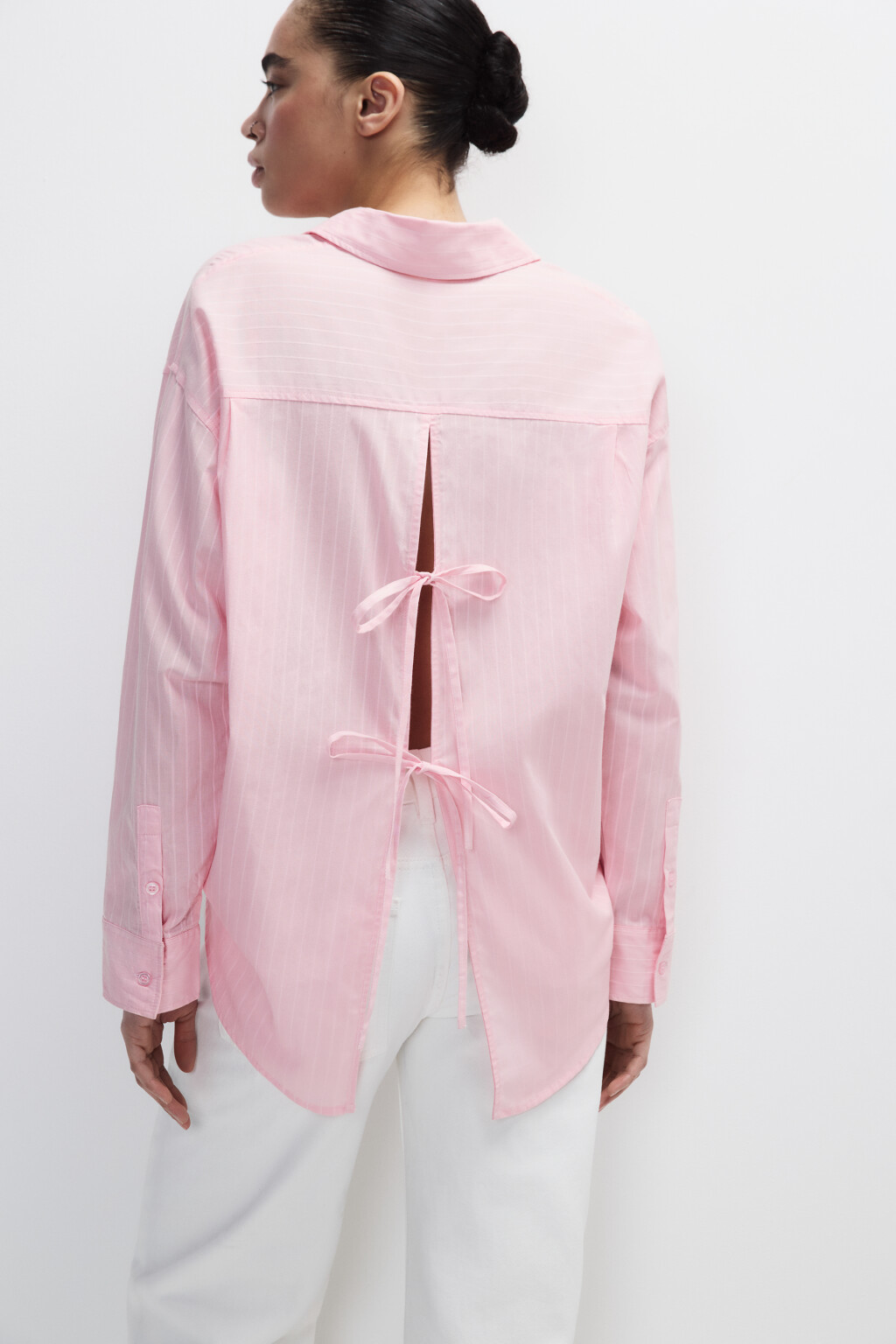 Рубашка с разрезом и завязками на спине - цвет розовый - 1