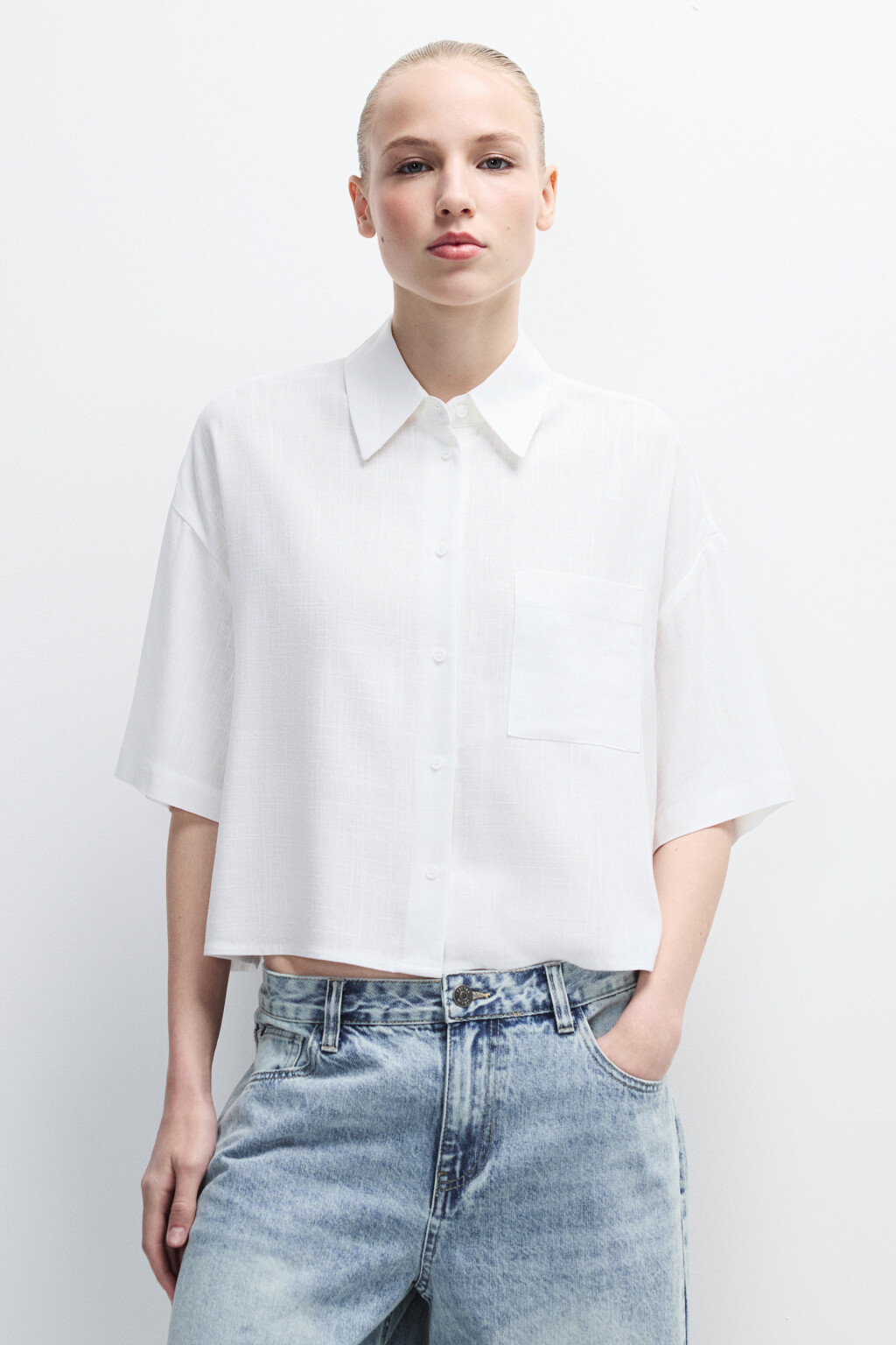 Рубашка укороченная из вискозы со льном - цвет белый - 3