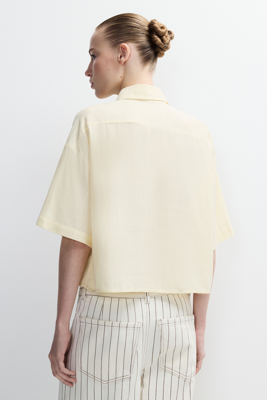 Рубашка укороченная из вискозы со льном - цвет ванильный - 3