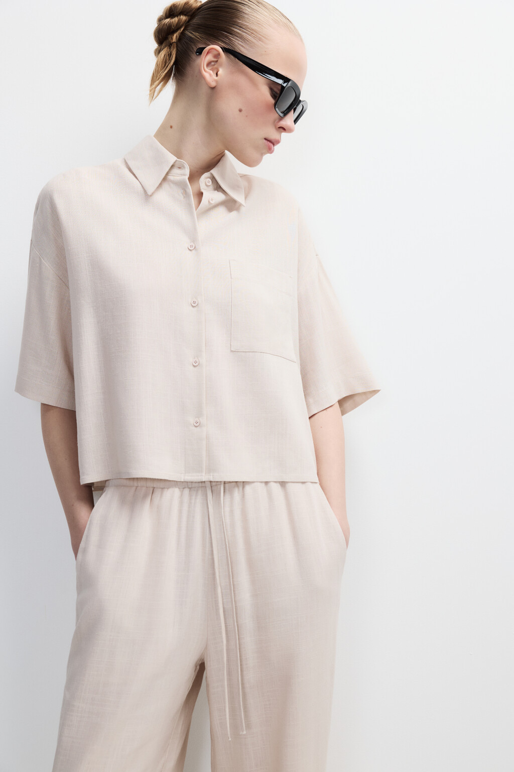 Рубашка укороченная из вискозы со льном - цвет коричневый - 1