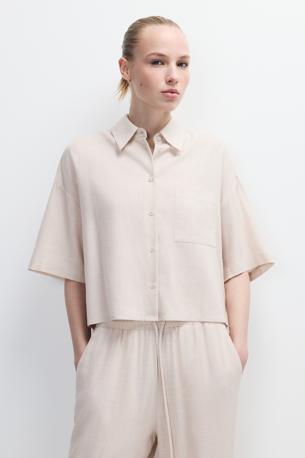 Рубашка укороченная из вискозы со льном - цвет коричневый - 2