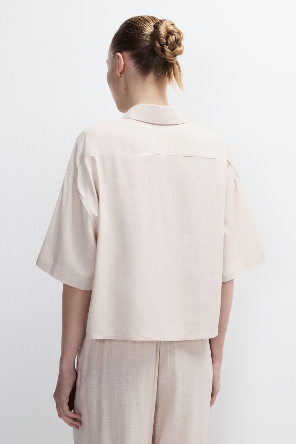 Рубашка укороченная из вискозы со льном - цвет коричневый - 3