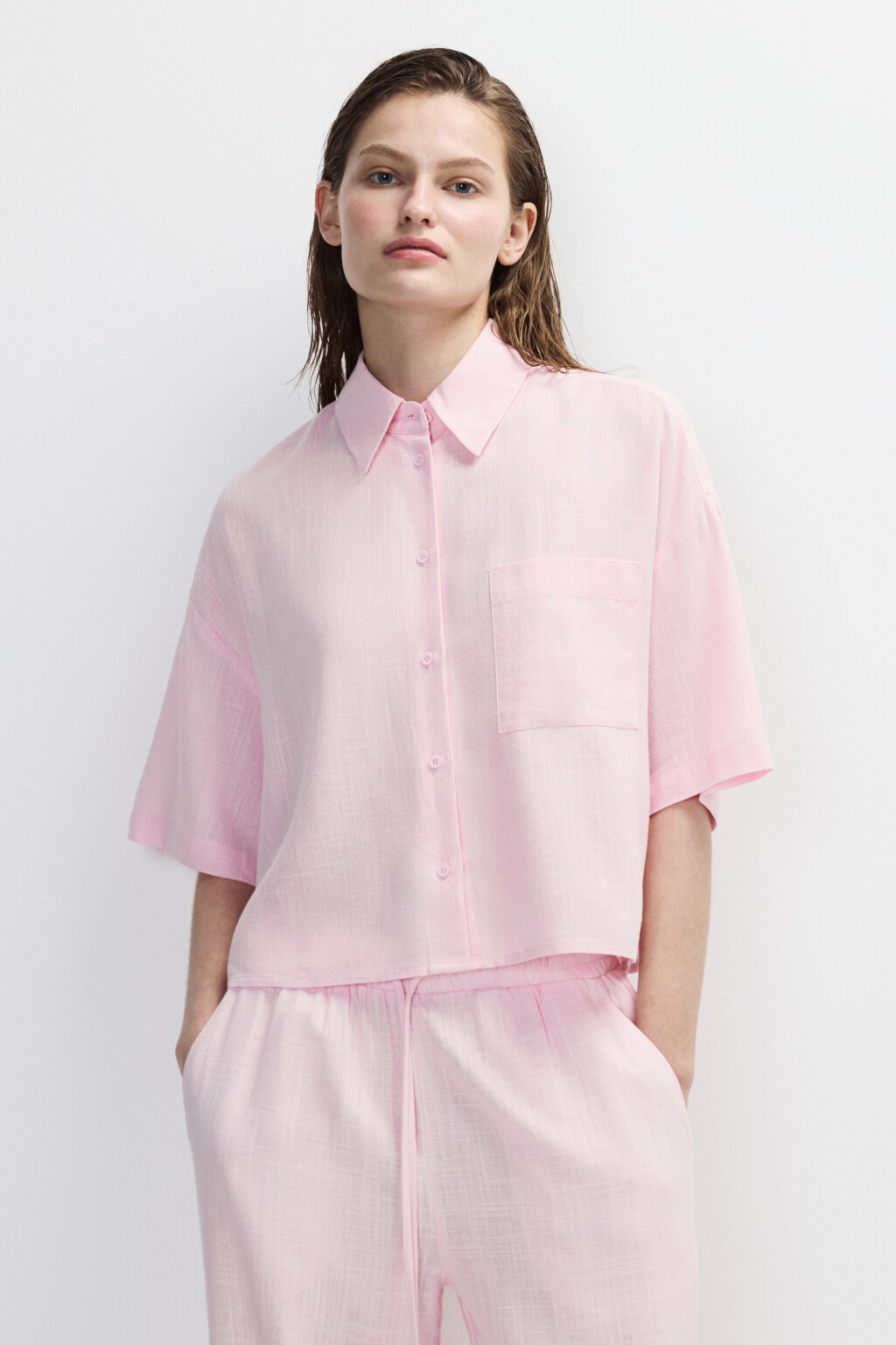 Рубашка укороченная из вискозы со льном - цвет розовый - 2