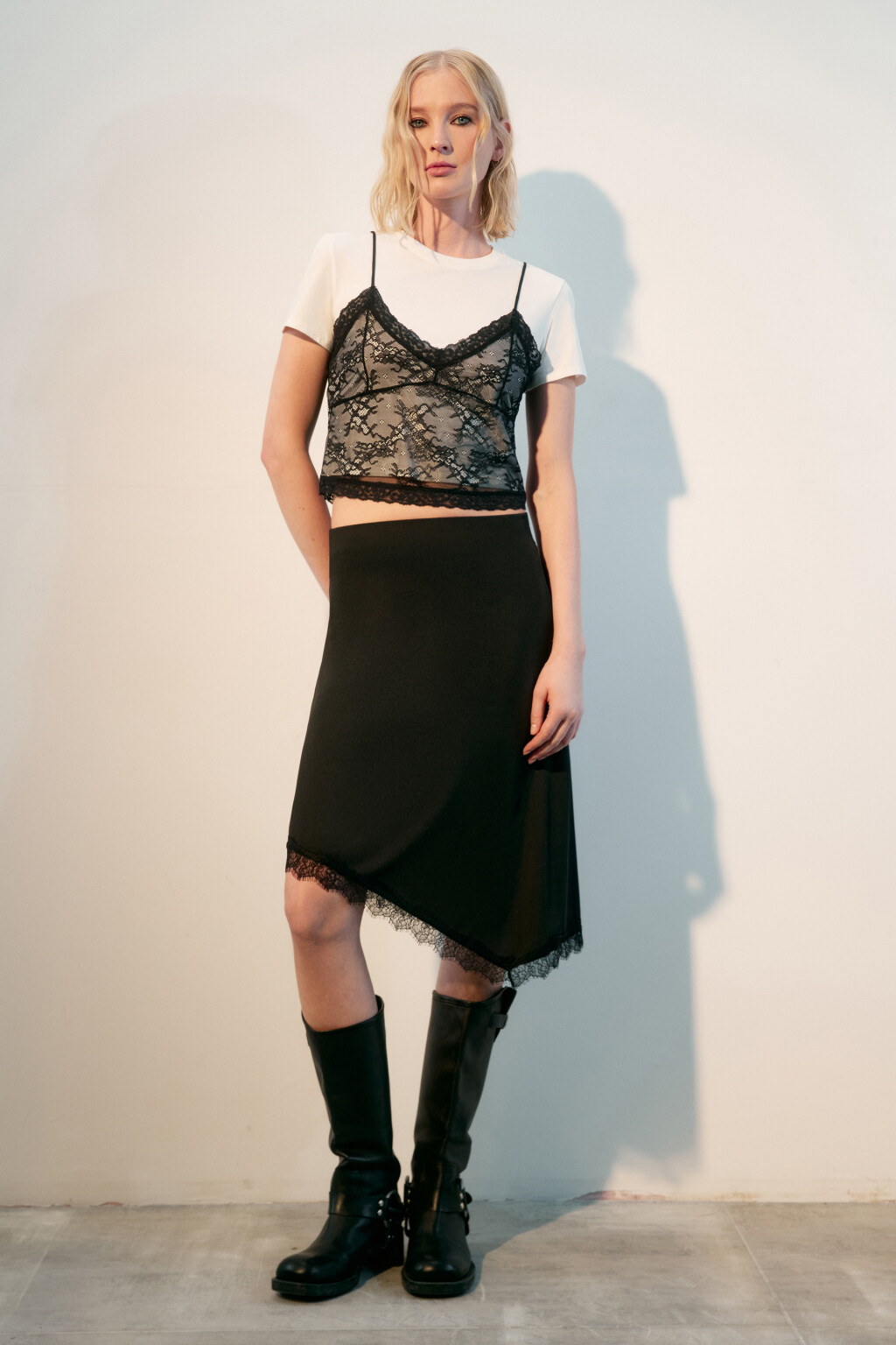 Топ-футболка с кружевной майкой - цвет белый - 4