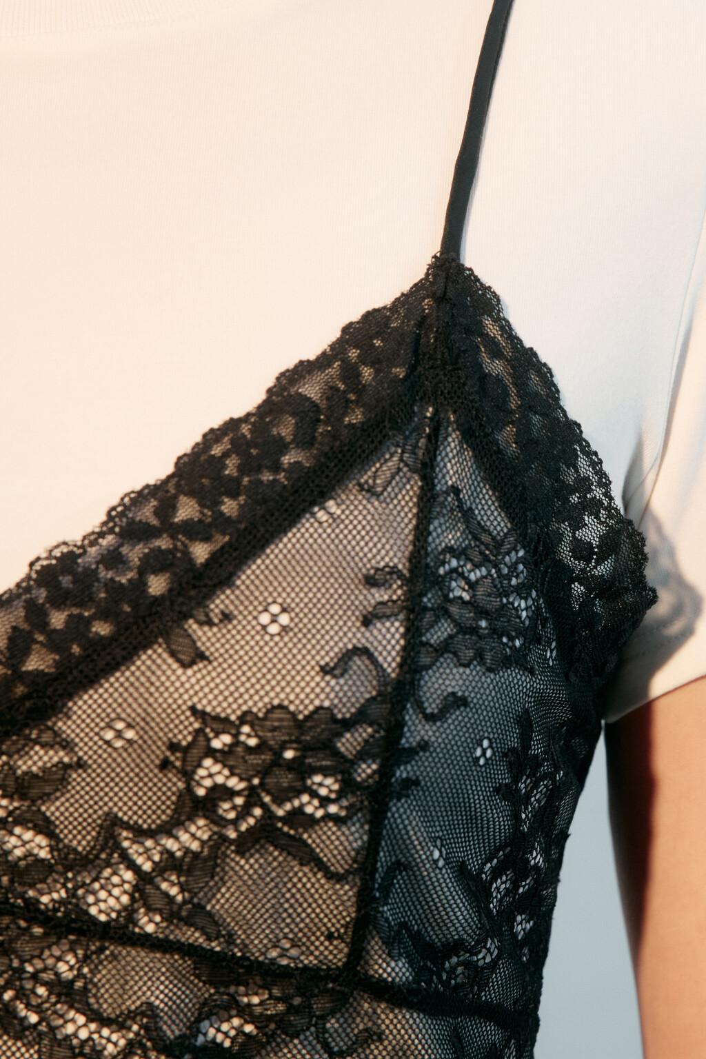 Топ-футболка с кружевной майкой - цвет белый - 6