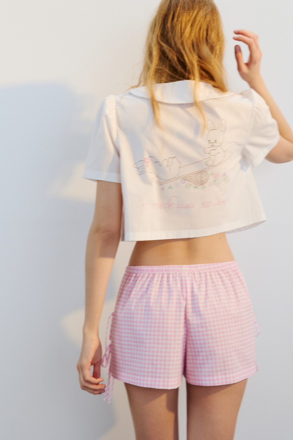 Блузка на завязках с воротником и принтом - цвет белый - 3