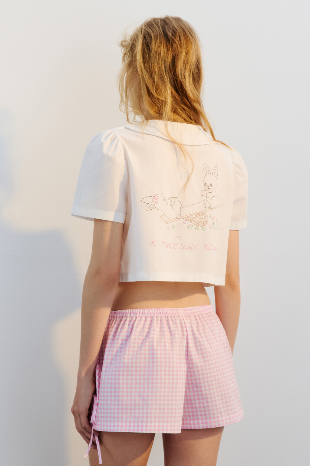 Блузка на завязках с воротником и принтом - цвет белый - 5