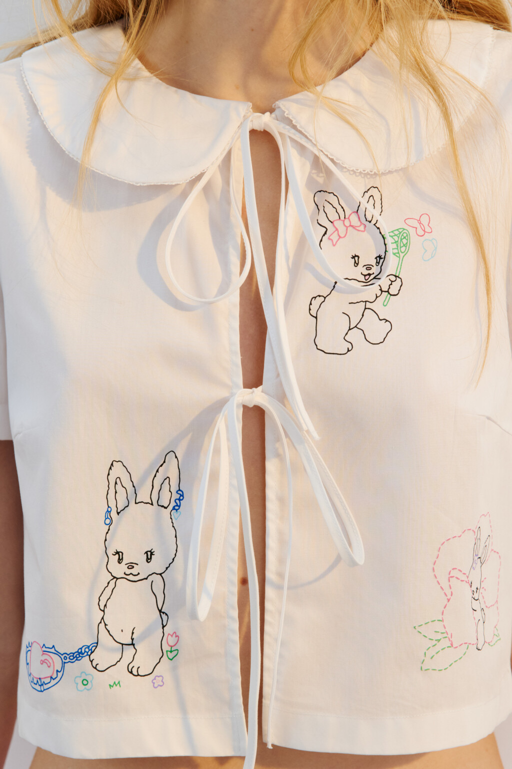 Блузка на завязках с воротником и принтом - цвет белый - 7