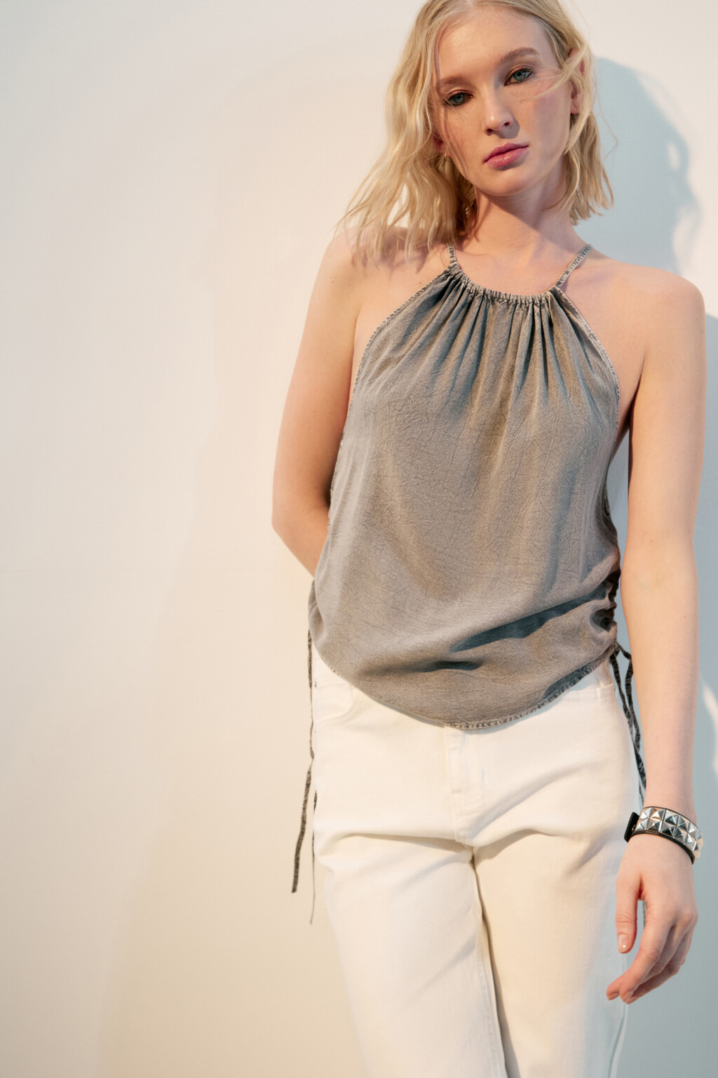 Майка-топ вискозная с завязками по бокам - цвет серый - 1