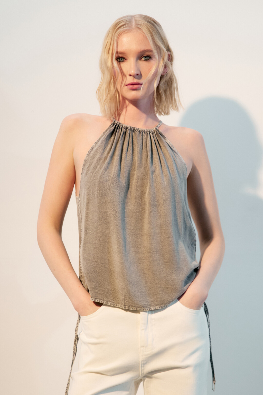 Майка-топ вискозная с завязками по бокам - цвет серый - 3