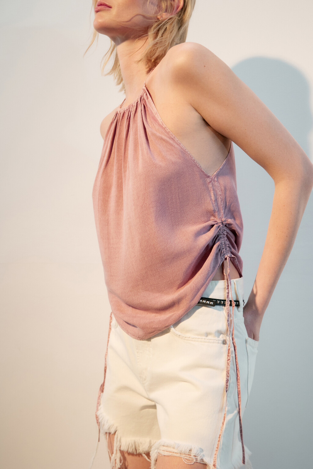 Майка-топ вискозная с завязками по бокам - цвет розовый - 2
