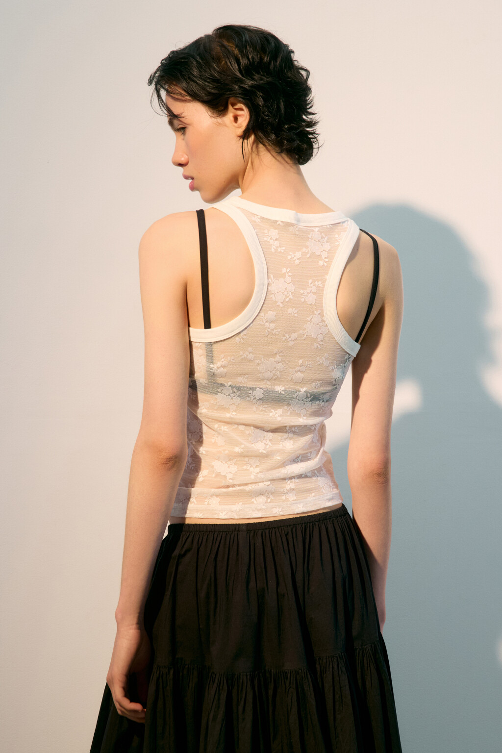 Майка облегающая из сетки с кружевом - цвет белый - 3