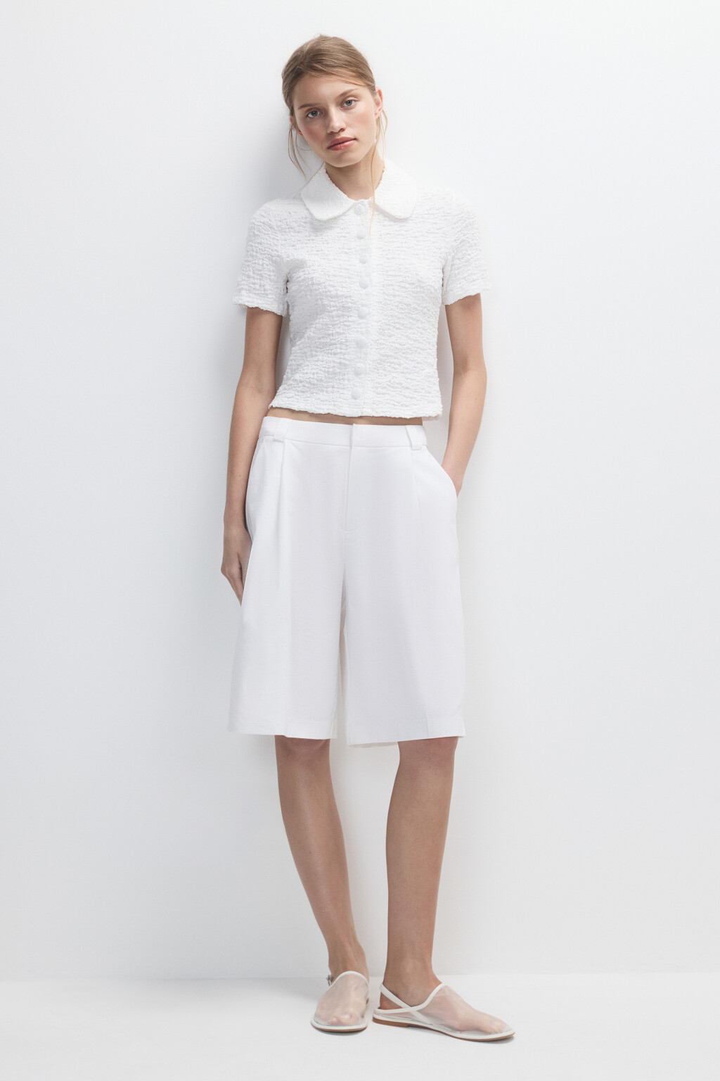 Блузка облегающая ажурная на пуговицах - цвет белый - 5