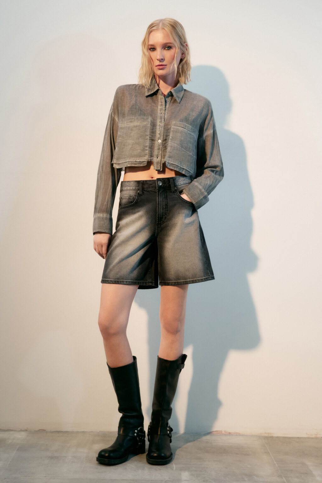 Рубашка укороченная с накладными карманами - цвет серый - 5