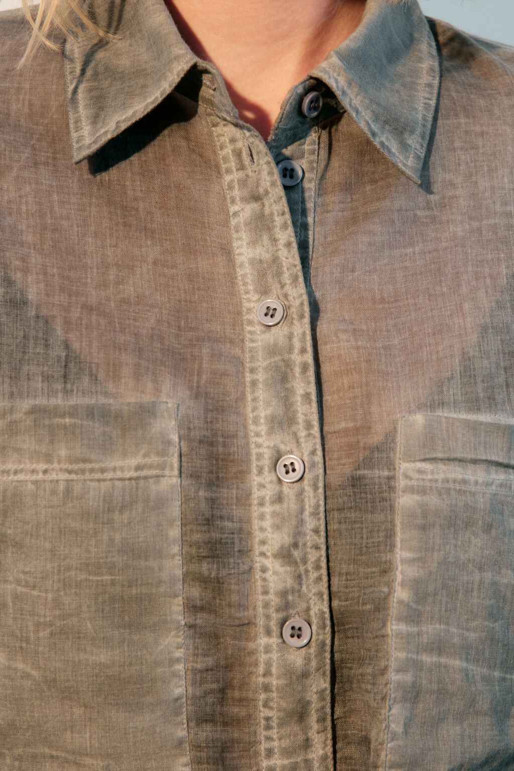 Рубашка укороченная с накладными карманами - цвет серый - 6