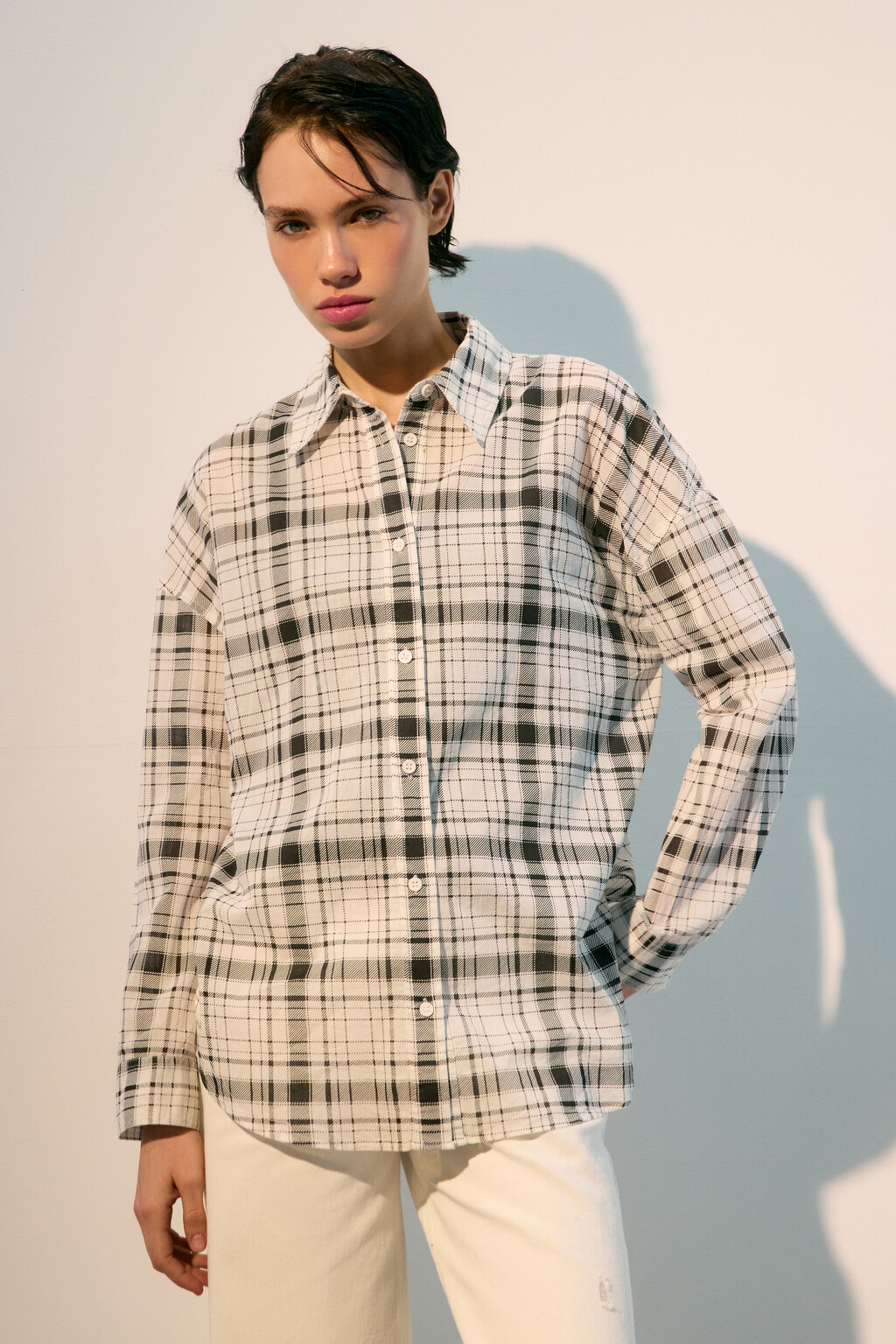 Рубашка oversize в клетку из тонкого хлопка - цвет белый - 2