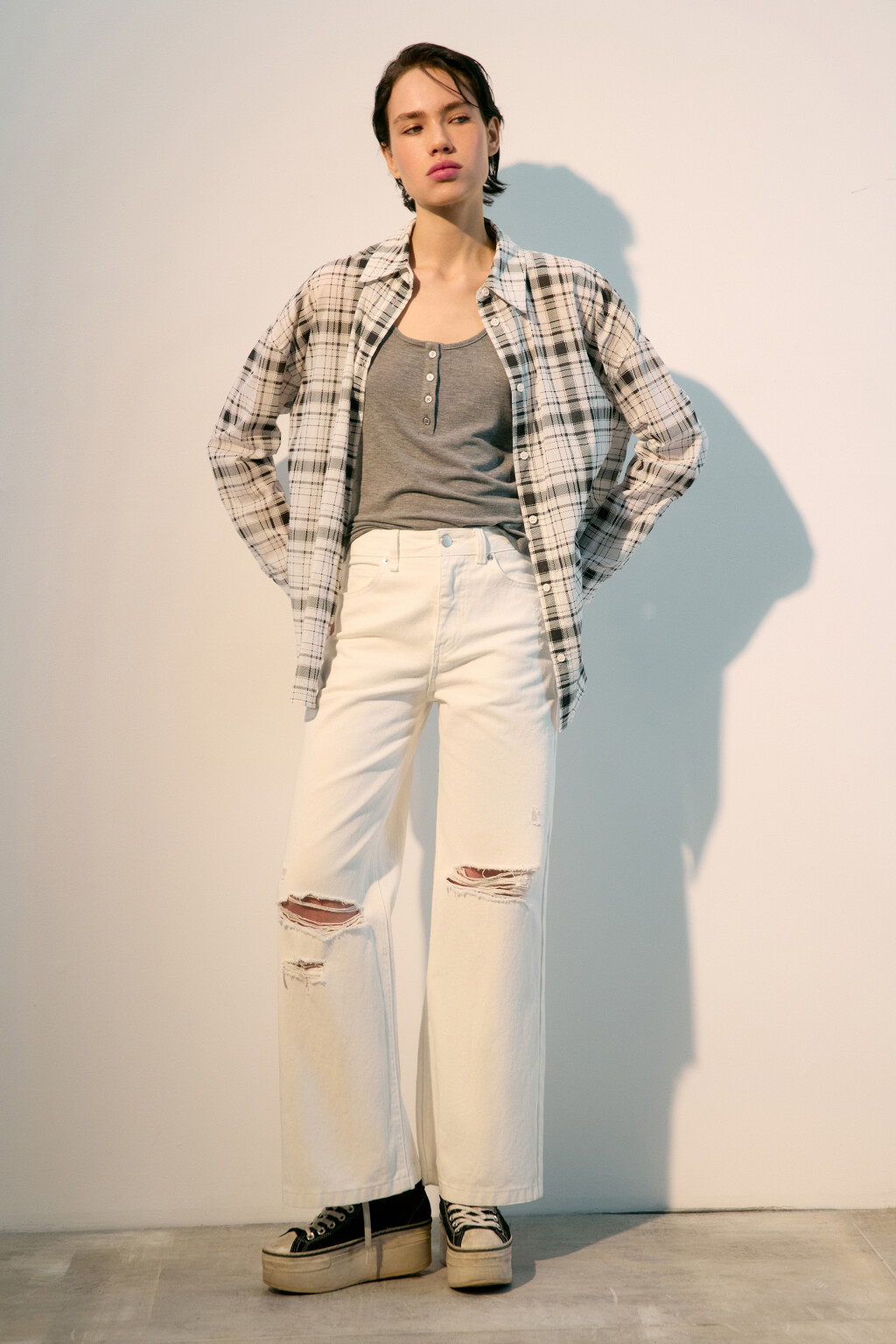 Рубашка oversize в клетку из тонкого хлопка - цвет белый - 4