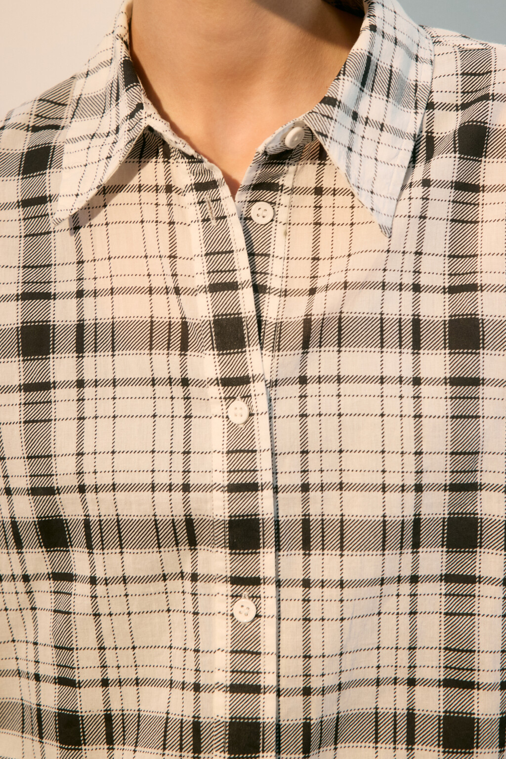 Рубашка oversize в клетку из тонкого хлопка - цвет белый - 5