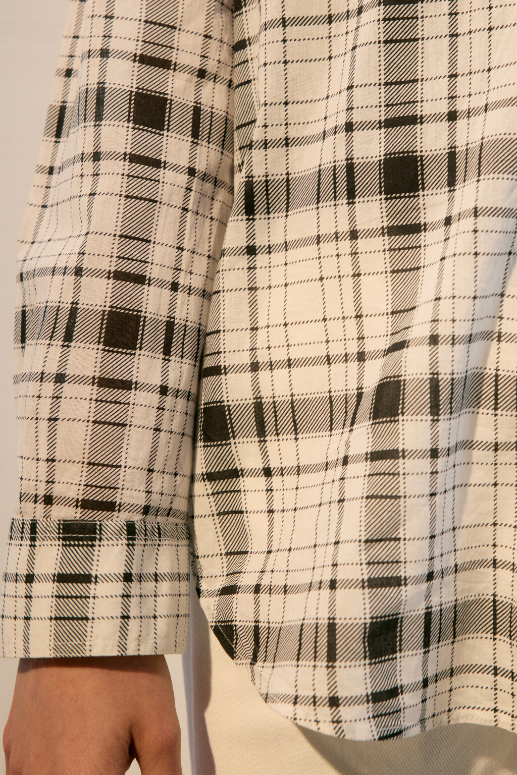Рубашка oversize в клетку из тонкого хлопка - цвет белый - 6