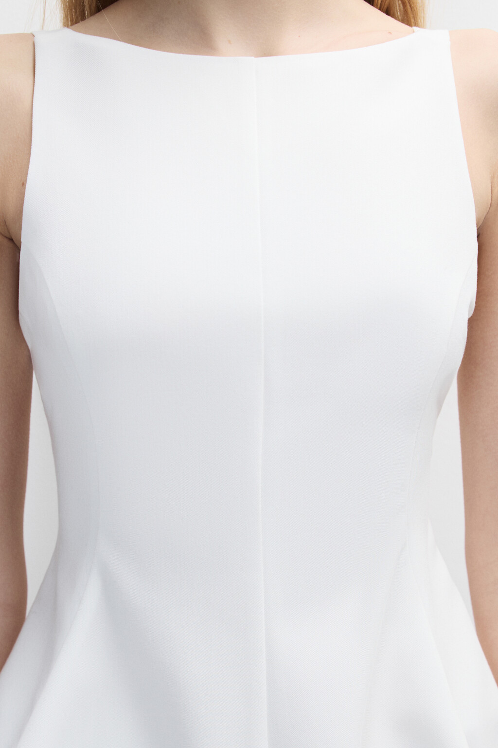 Топ с баской и бантом на спине - цвет белый - 4