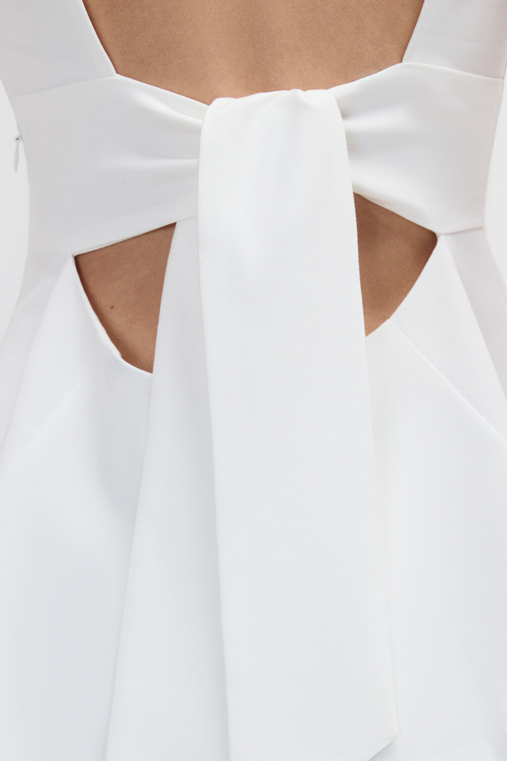 Топ с баской и бантом на спине - цвет белый - 5