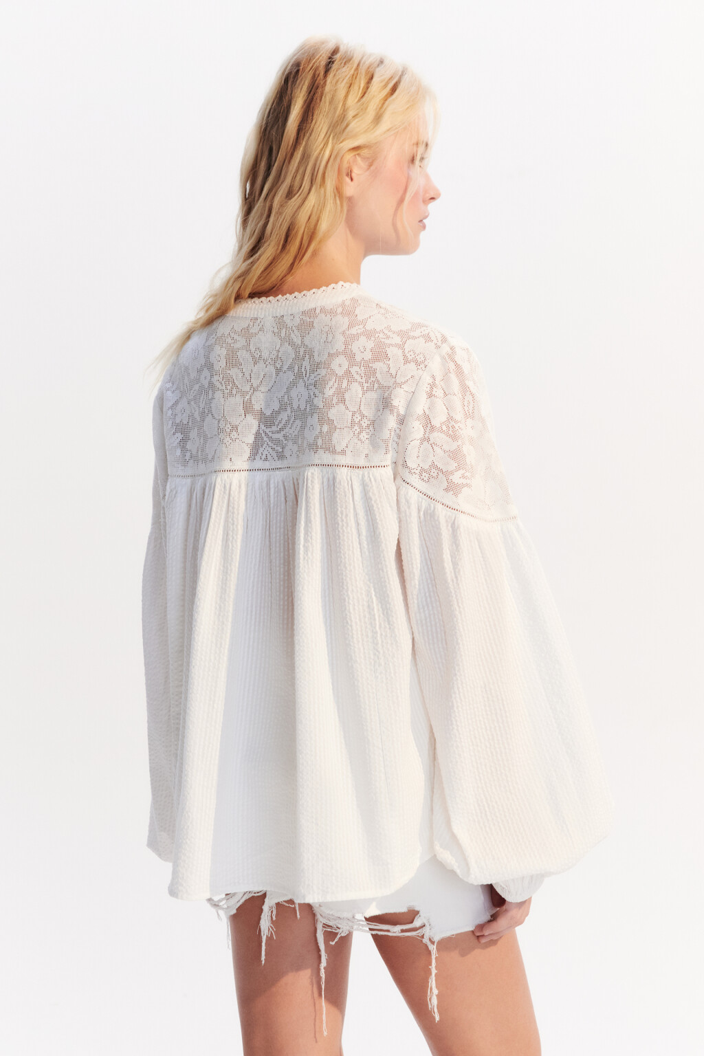 Блузка с завязками и кисточками - цвет белый - 3