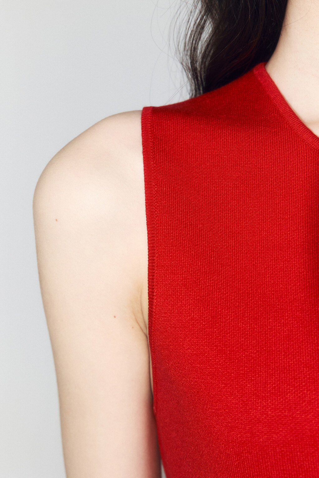 Жилет короткий трикотажный на пуговицах - цвет красный - 7