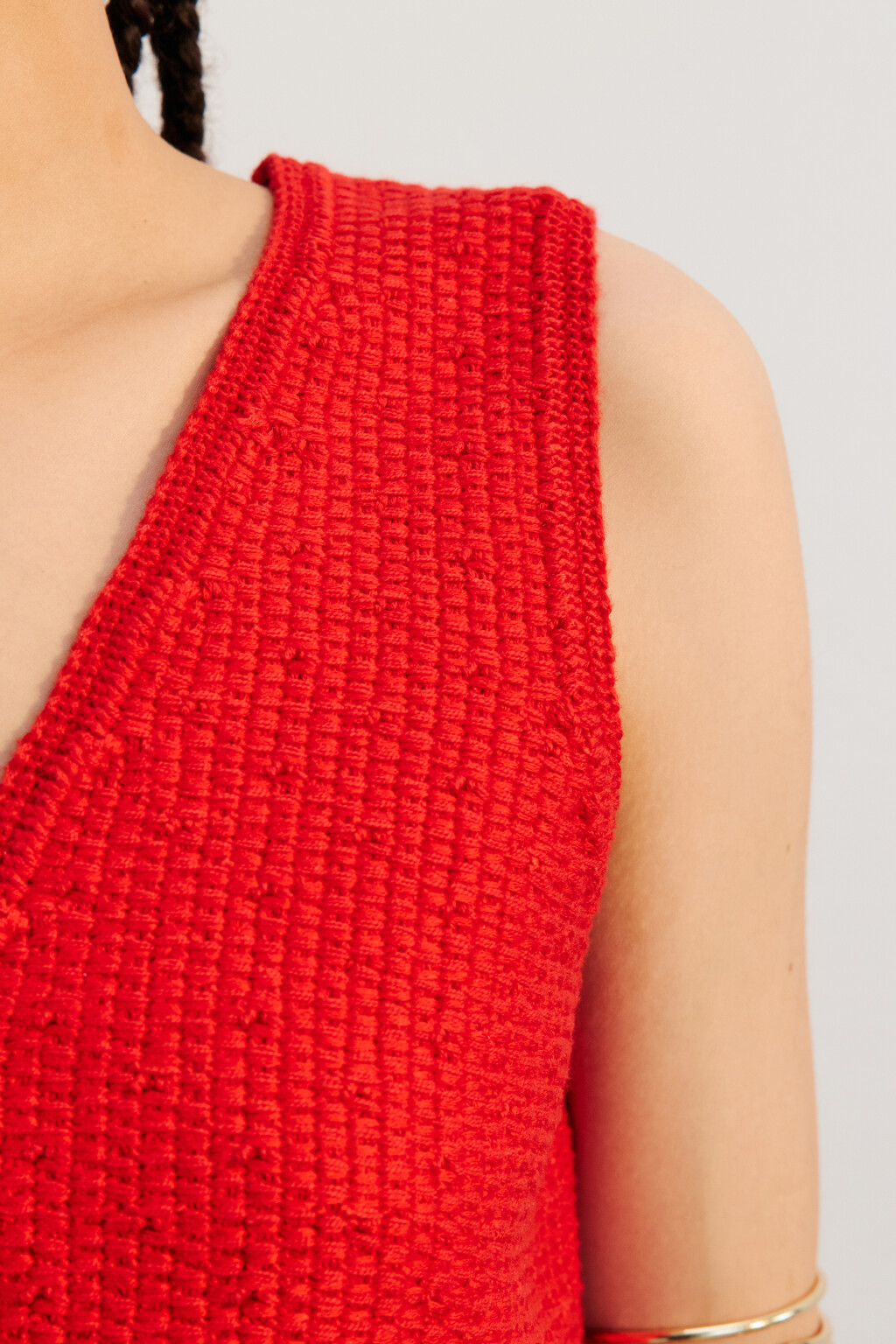 Жилет вязаный укороченный на завязках - цвет красный - 6