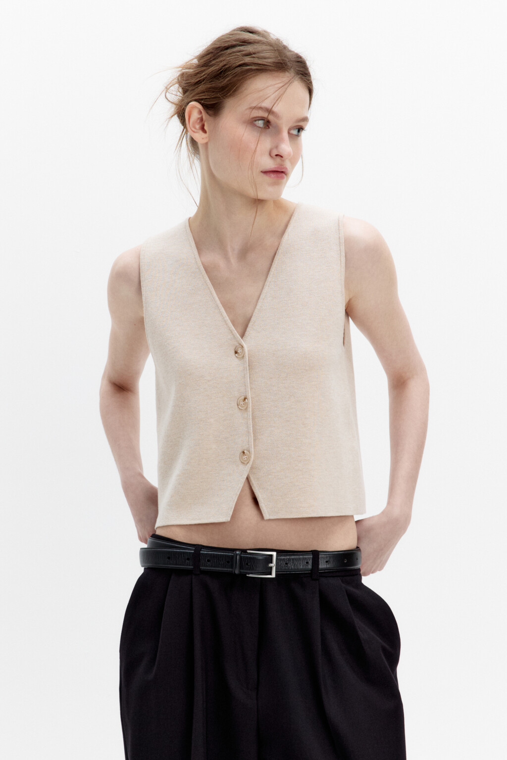 Жилет трикотажный на пуговицах - цвет бежевый - 2
