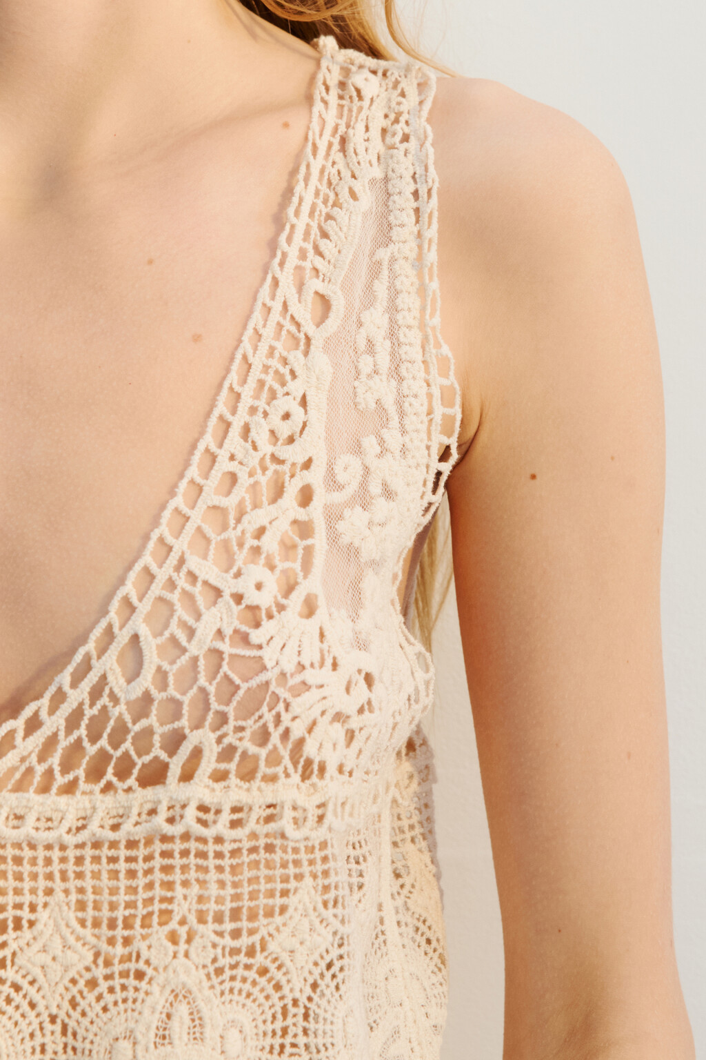 Топ-жилет ажурный на завязках - цвет молочный - 7