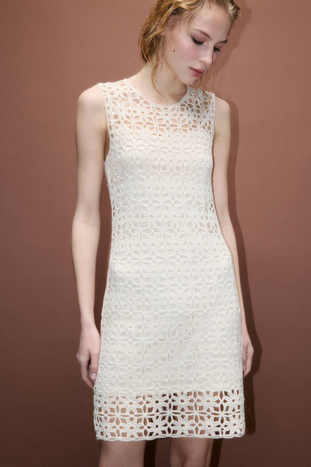 Платье мини вязаное ажурное - цвет молочный - 2