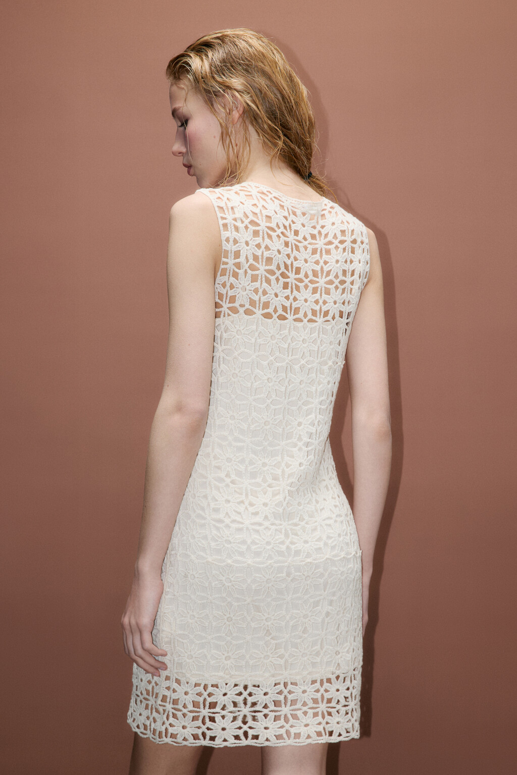 Платье мини вязаное ажурное - цвет молочный - 5