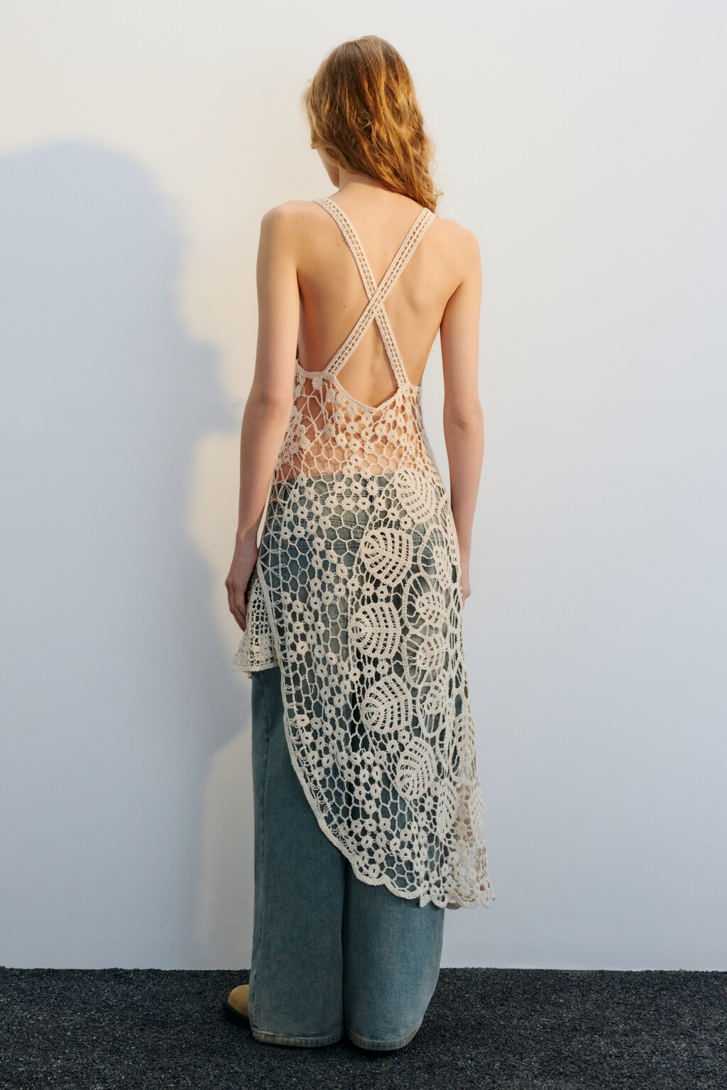 Платье миди ажурное асимметричное - цвет молочный - 4