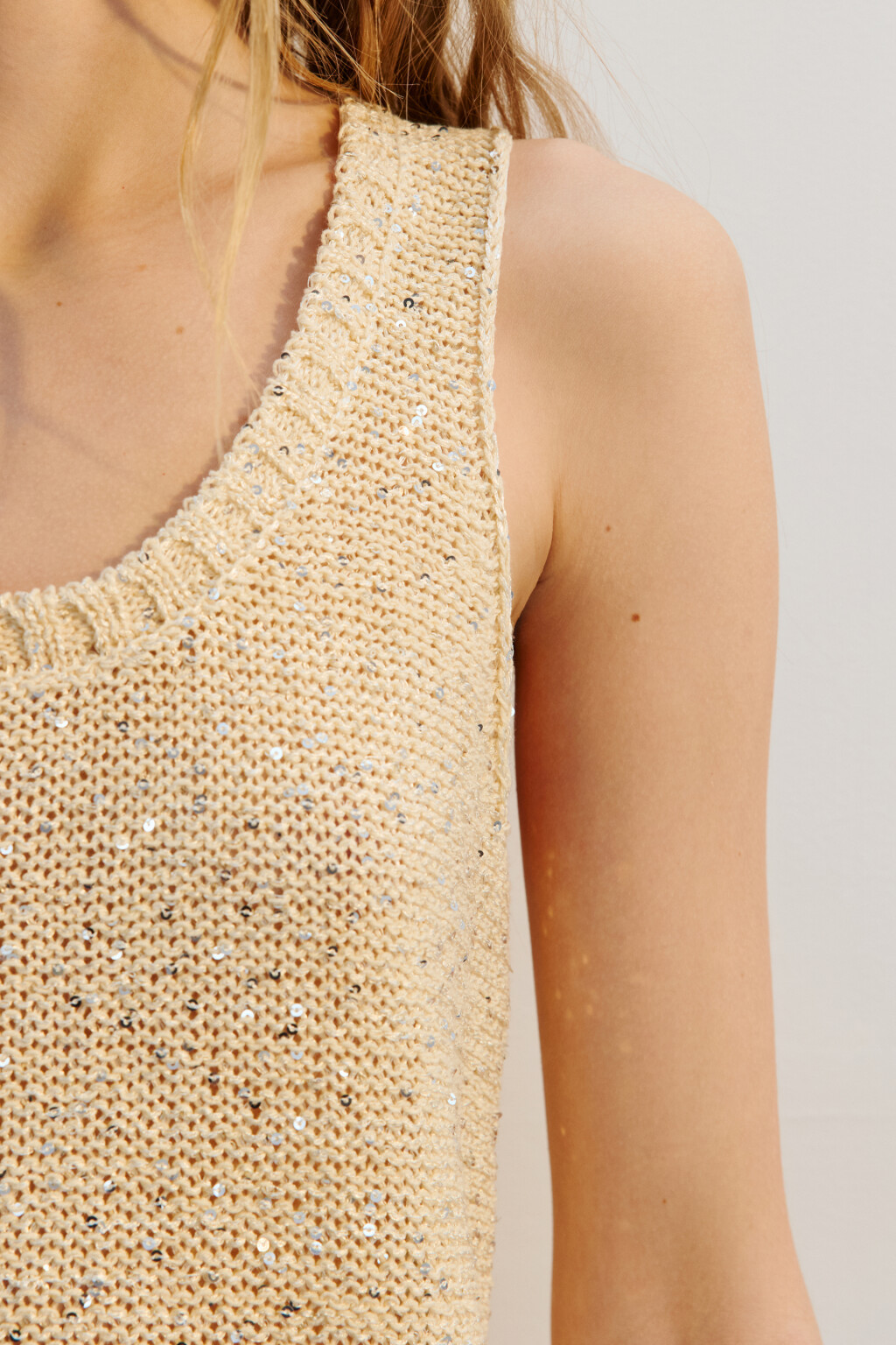 Майка вязаная с пайетками - цвет ванильный - 6