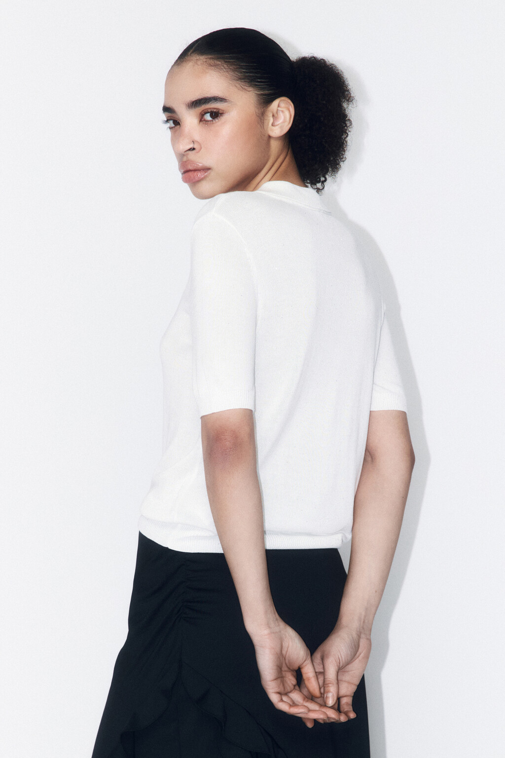 Джемпер-поло вискозный с пайетками - цвет молочный - 4