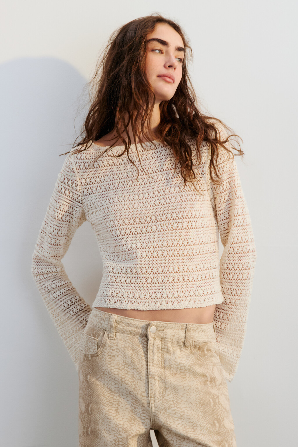 Джемпер ажурный с расклешенными рукавами - цвет молочный - 2