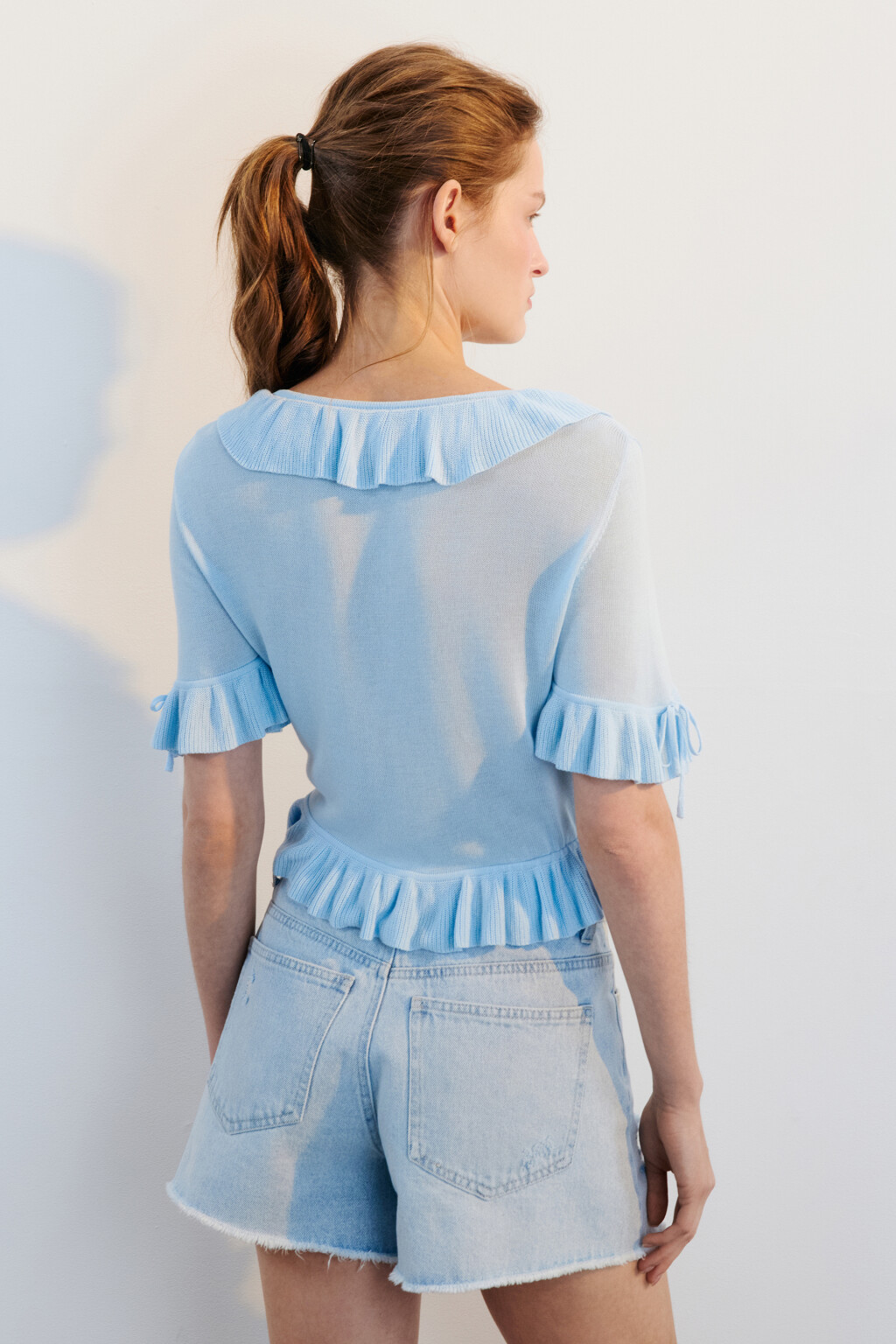 Блузка на завязках с воланами - цвет голубой - 3