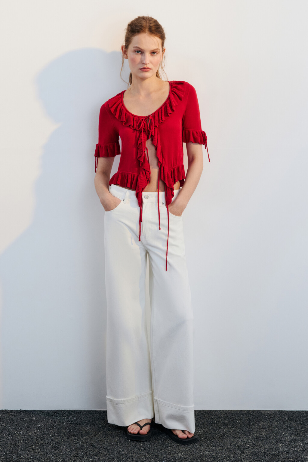 Блузка на завязках с воланами - цвет красный - 4