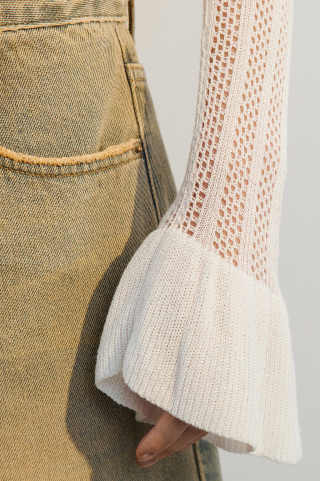 Кардиган на завязках ажурный с оборками - цвет молочный - 8