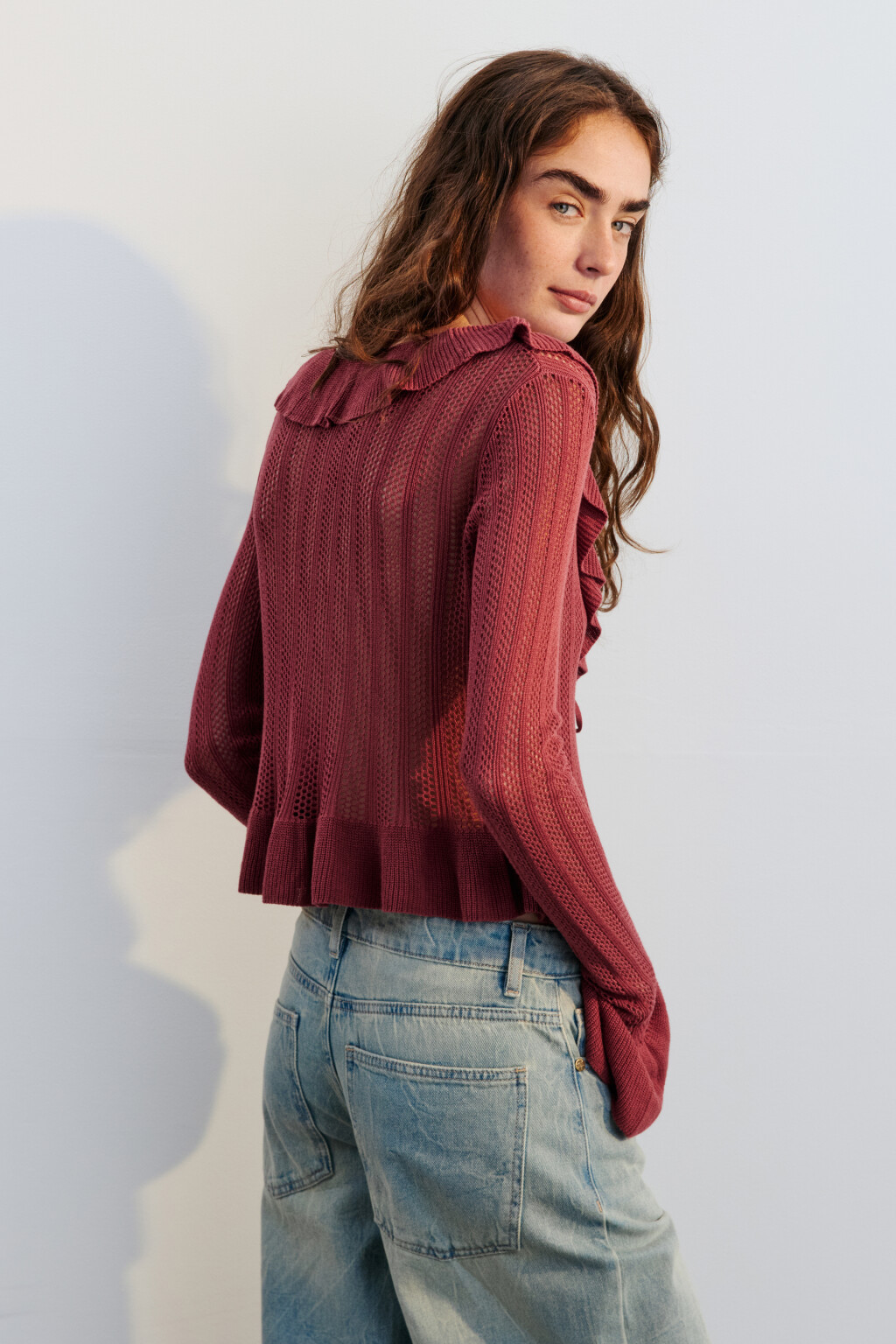 Кардиган на завязках ажурный с оборками - цвет розовый - 4