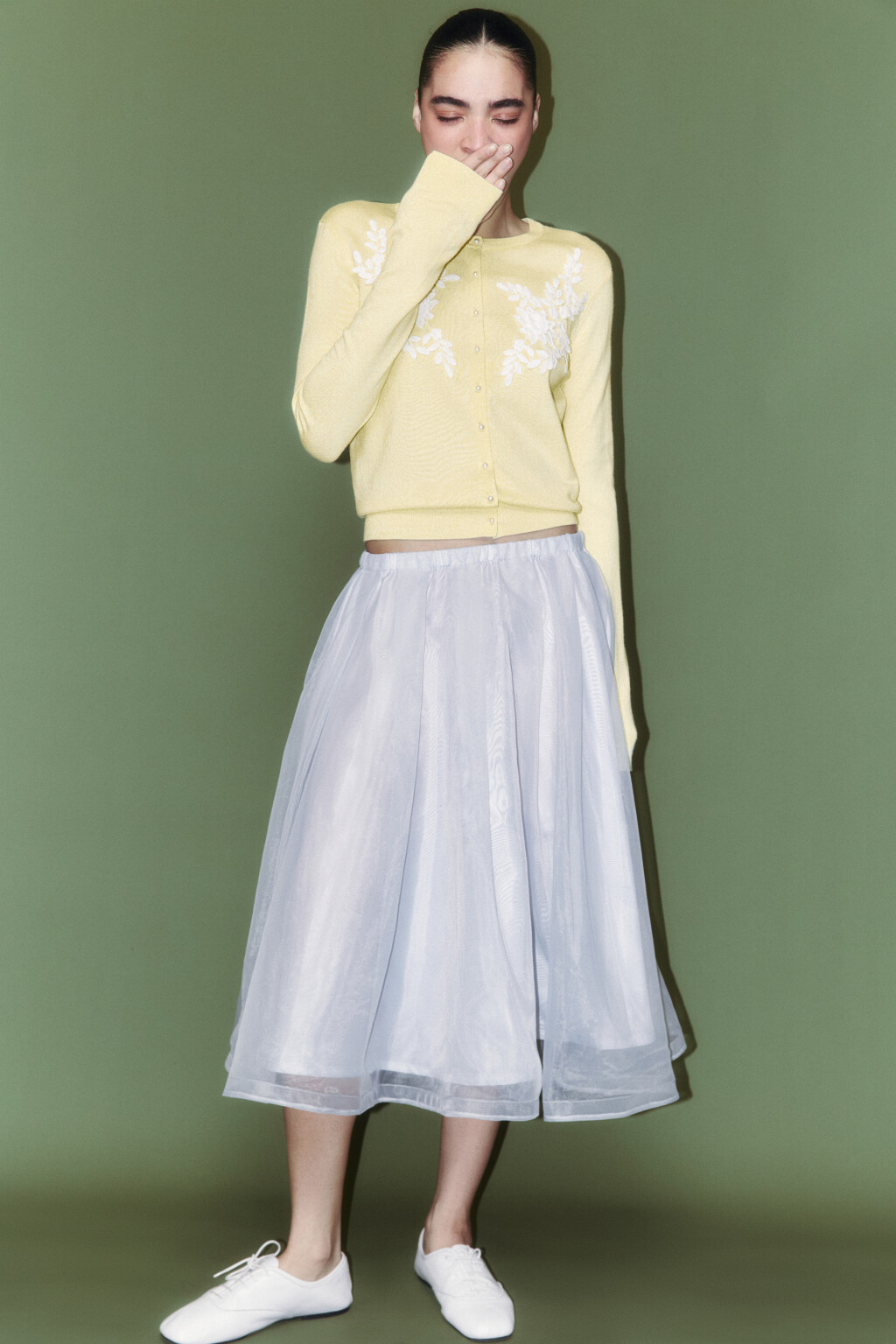 Кардиган на пуговицах с цветочной вышивкой - цвет желтый - 2