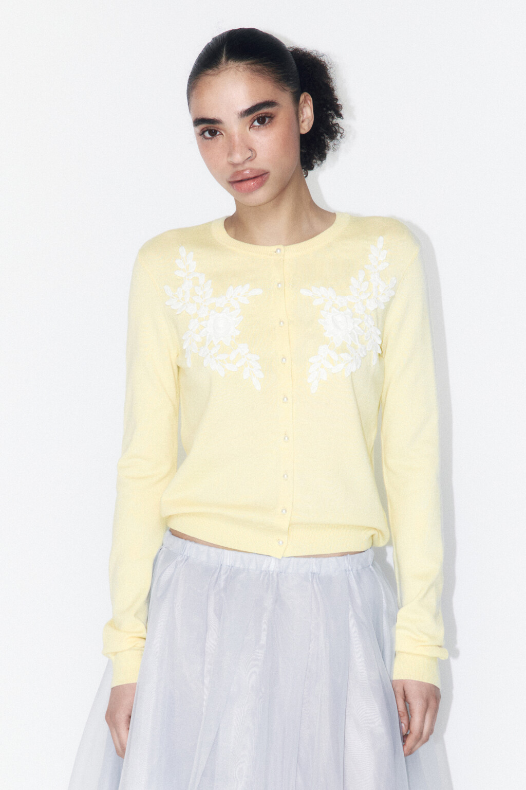Кардиган на пуговицах с цветочной вышивкой - цвет желтый - 3