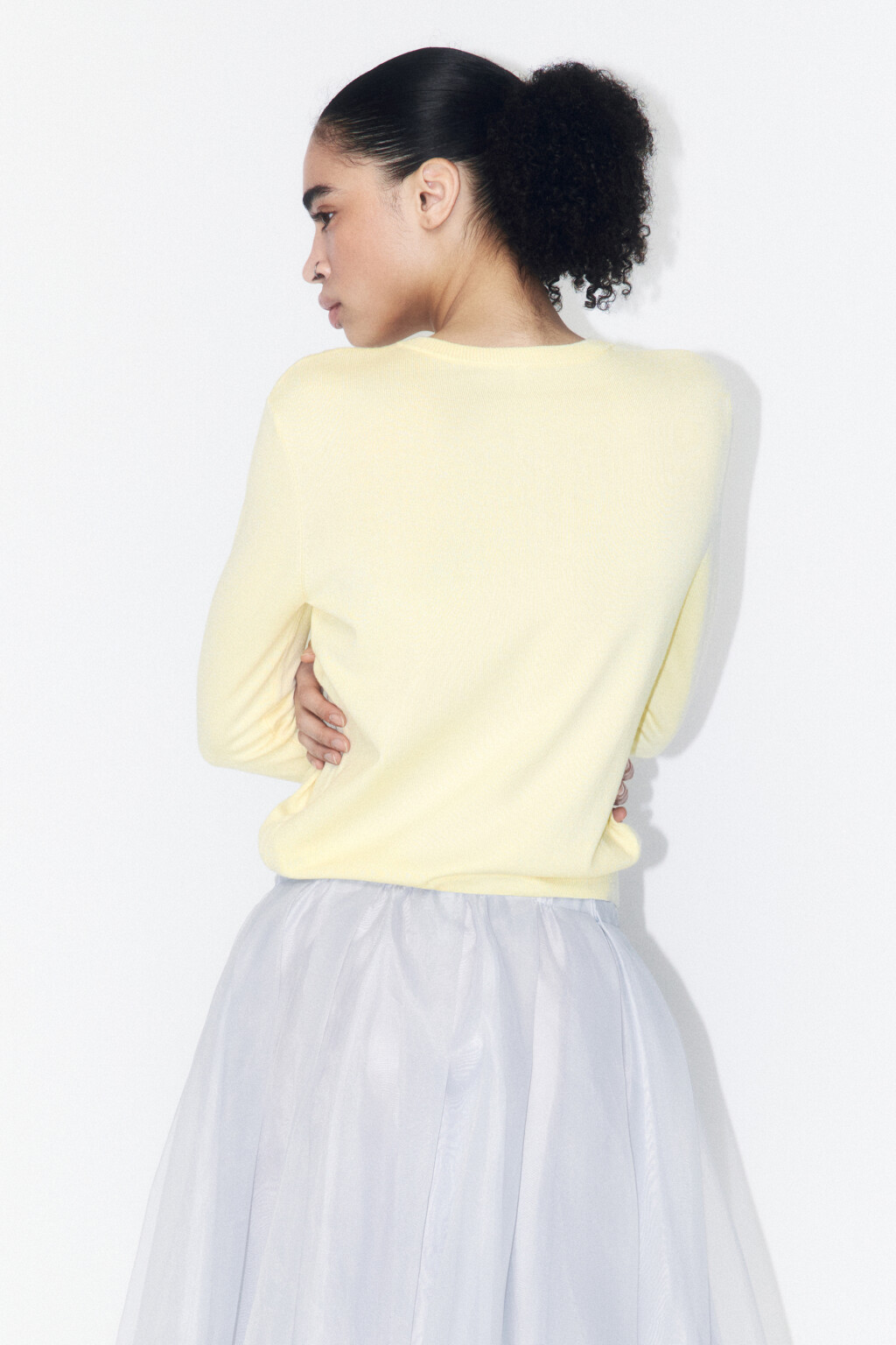 Кардиган на пуговицах с цветочной вышивкой - цвет желтый - 4