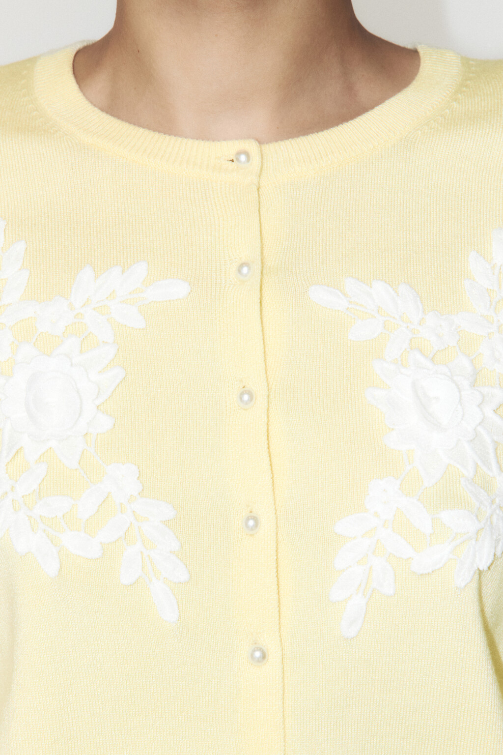 Кардиган на пуговицах с цветочной вышивкой - цвет желтый - 6