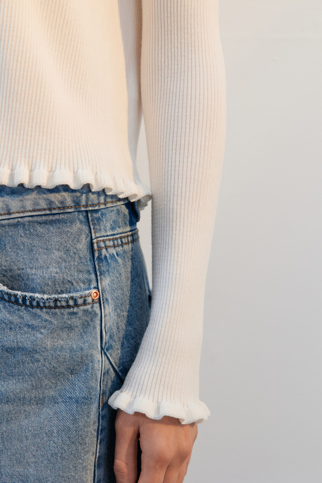 Кардиган укороченный на завязках с оборками - цвет молочный - 8