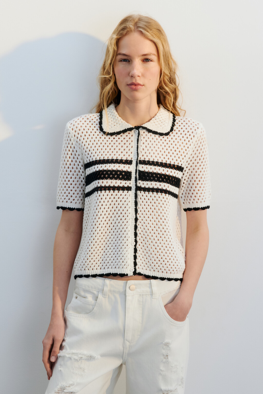 Джемпер ажурный на пуговицах - цвет молочный - 2