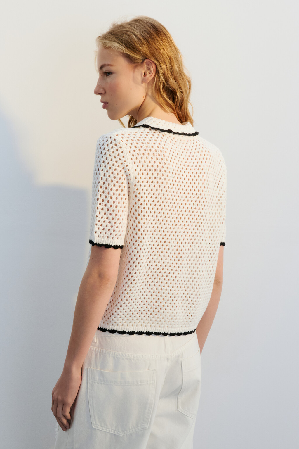 Джемпер ажурный на пуговицах - цвет молочный - 3