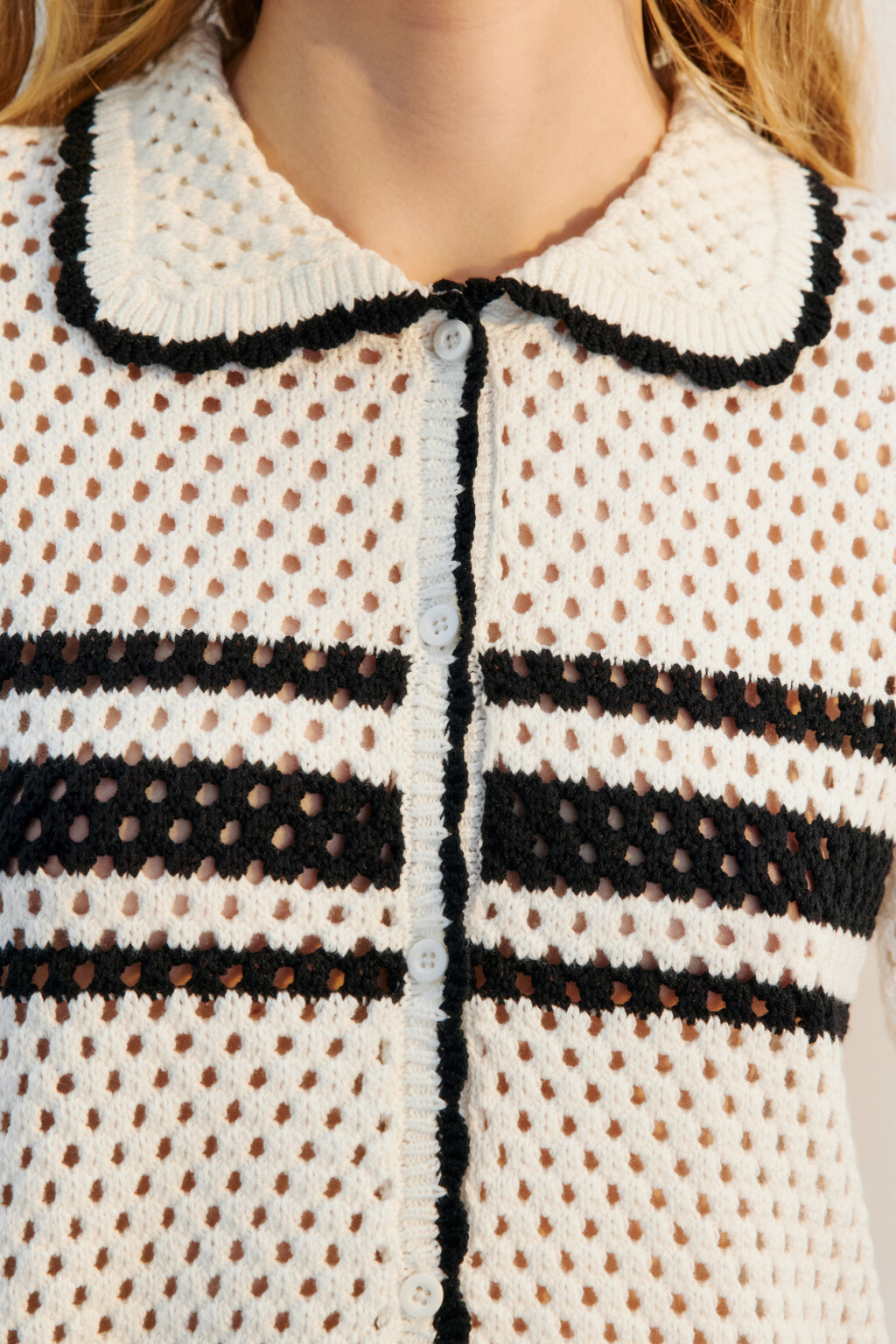 Джемпер ажурный на пуговицах - цвет молочный - 5